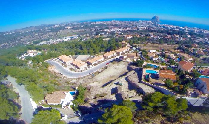 Bouwgrond van 6015m2 met een prachtig uitzicht op zee in Calpe, met de mogelijkheid om huizen te bouwen.