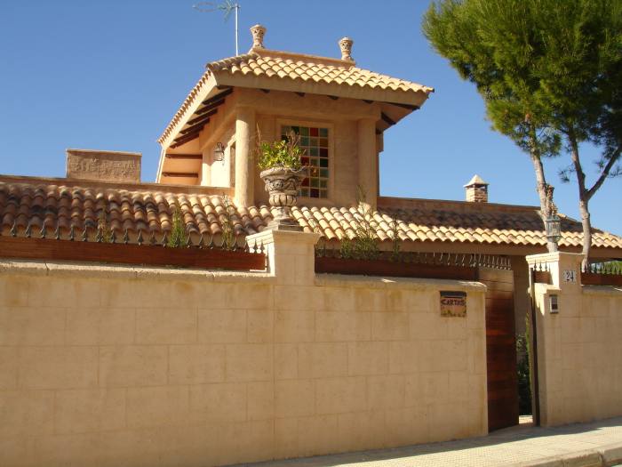 Amplia casa en Sierra de Altea con 4 dormitorios y vistas al mar 