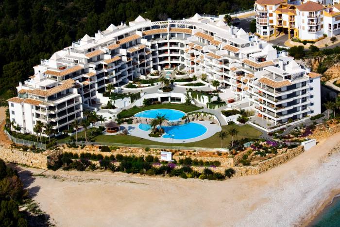 Luxury apartments by the sea with direct access to the beach
