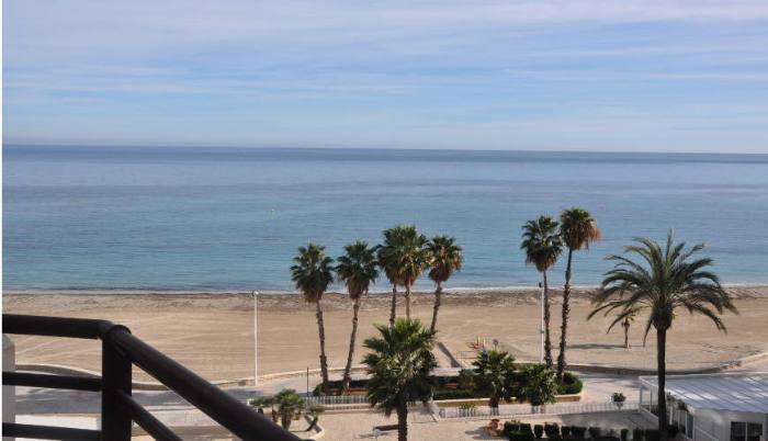 À vendre penthouse en face de la plage Levante à Calpe avec vue sur la mer. 2 chambres penthouse duplex.