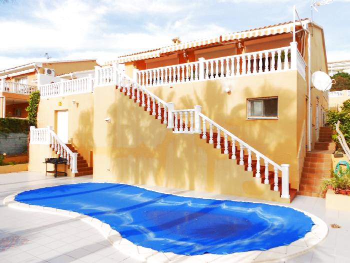For sale spacious 5 bedroom house villa in la Nucia. Magnificent spacious house in an area with developed infrastructure in La Nucia. The house has 5 bedrooms, 4 bathrooms, 3 storage rooms, laundry room, separate apartment with bathroom and kitchen, swimming pool, 3 parking places. 