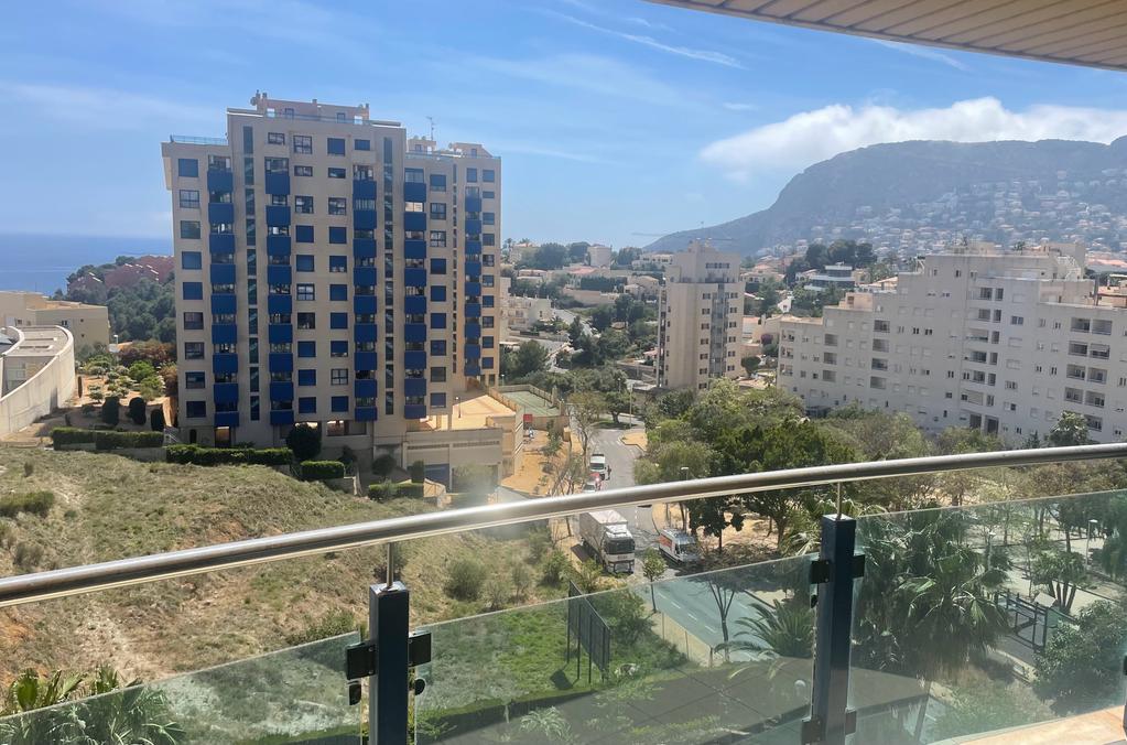 Apartment for sale in La manzanera, Calpe. With nice seaviews and close to the centre. Extra's include A/C, furniture, garage and store room.
