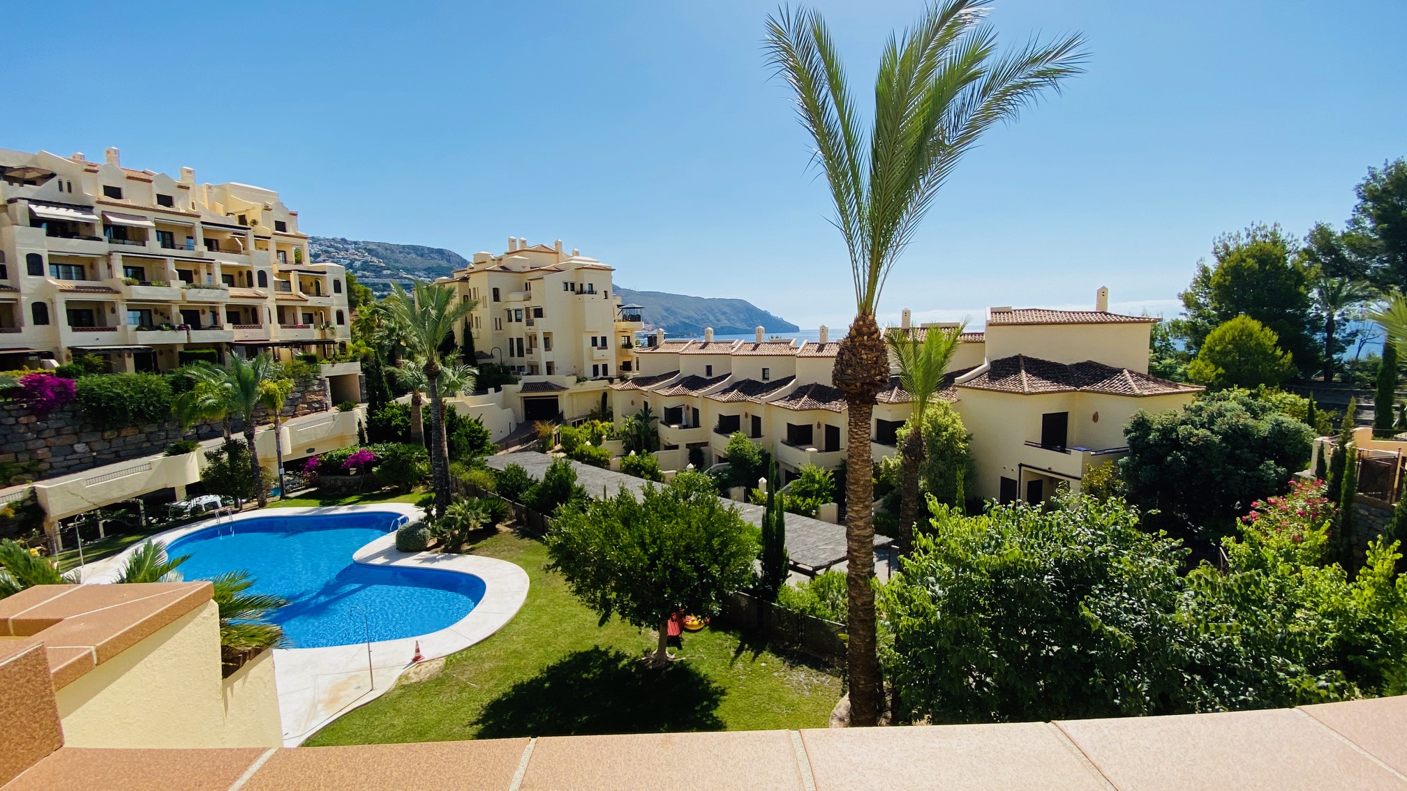 Prachtig exclusief appartement met 2 slaapkamers te koop in Villa Gadea, Altea.