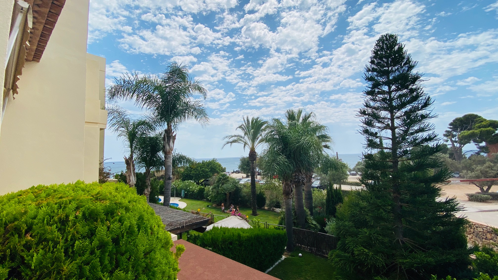 Frontline apartment with three bedrooms and two full bathrooms in a luxury urbanization Villa Gadea, Altea. Sea views,beautiful gardens and community pool