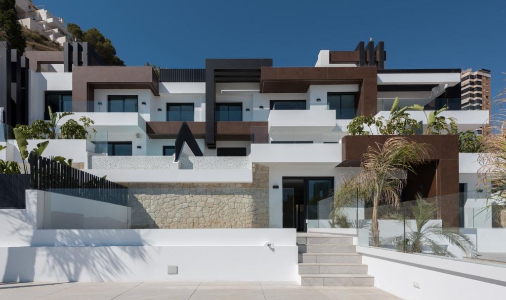 Appartement de luxe avec piscine privée et vue sur la mer sur la plage de Poniente à Benidorm. Parking souterrain inclus