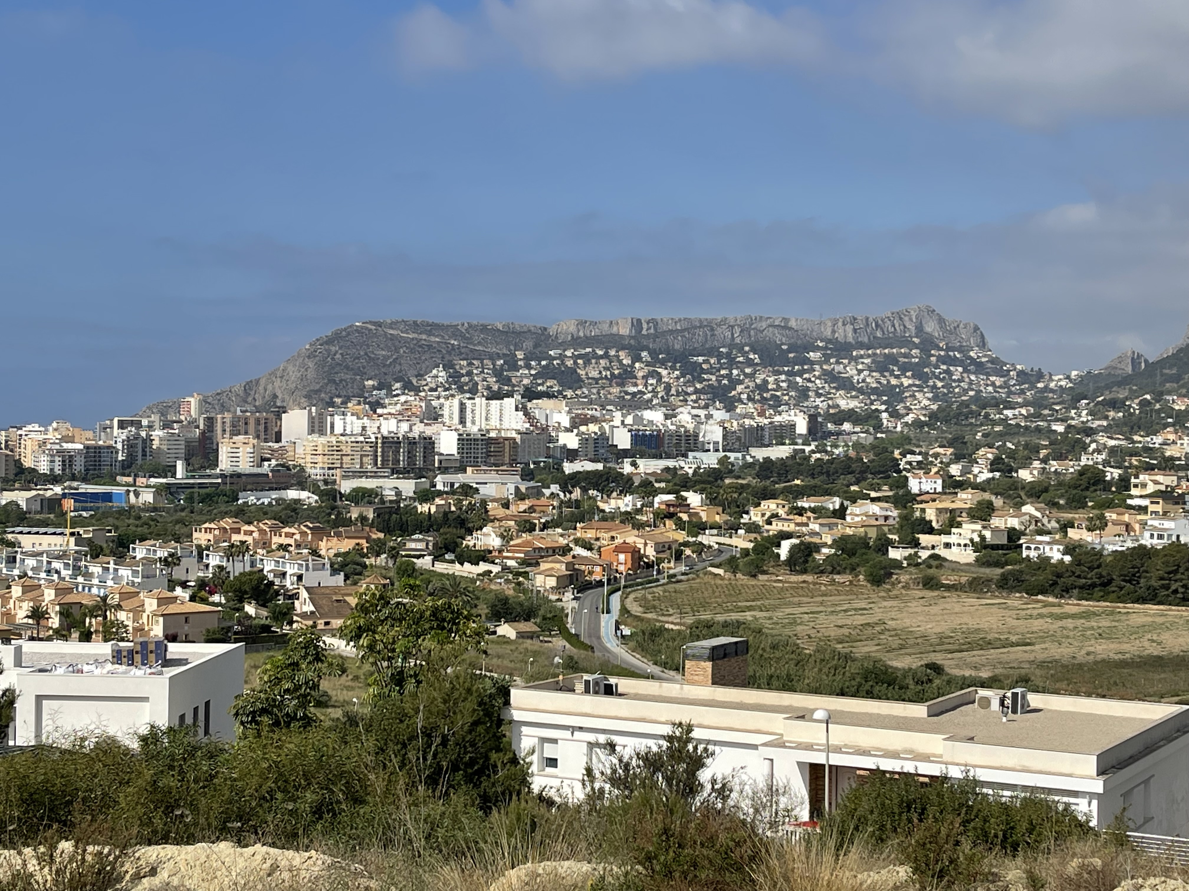 Urban plot in Casanova area very sunny with 904 m2 very close to the centre of Calpe.