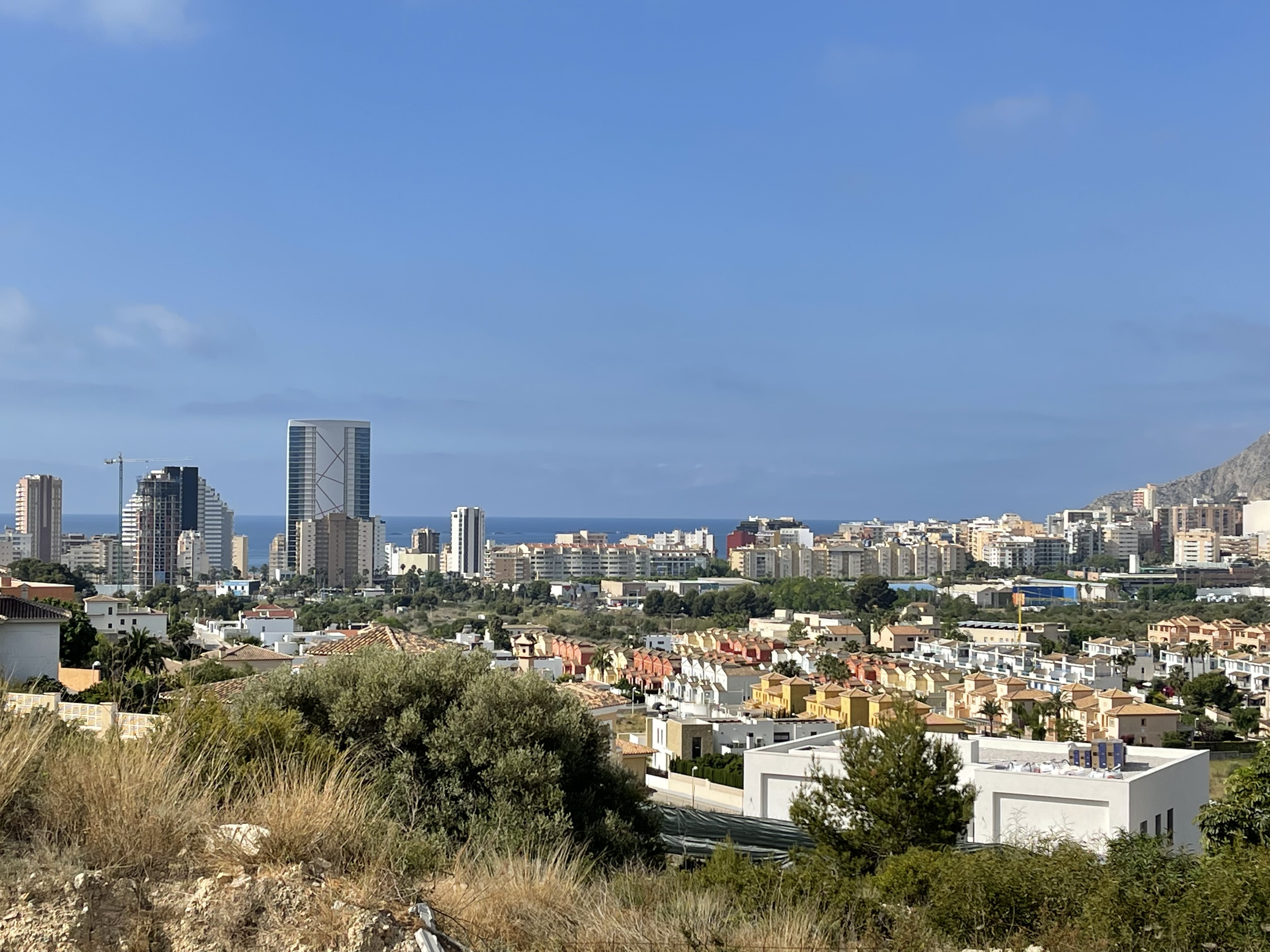 Parcela urbana zona Casanova muy soleada con 876 m2 muy cerca del centro de Calpe