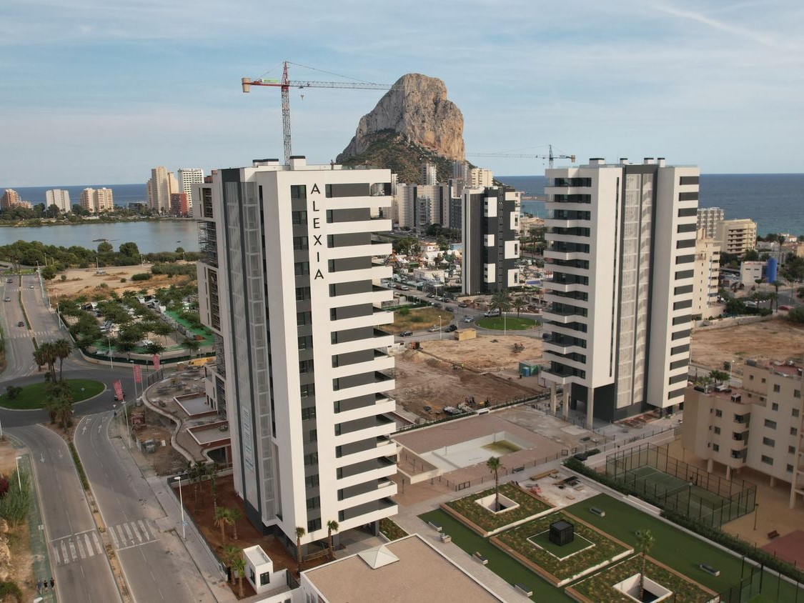 Nuevo ático de 2 dormitorios, cerca de la playa Arenal, con vistas al mar, en Calpe.